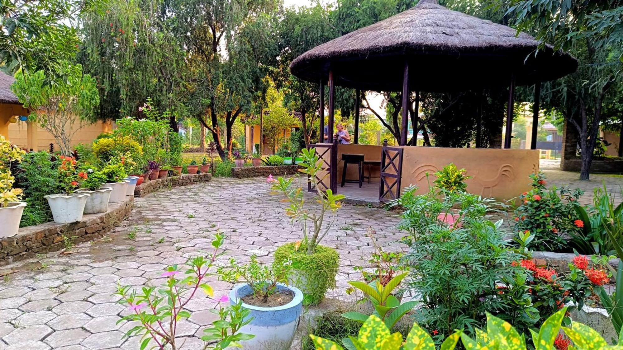 Mr. B's Place Bardiya Exterior foto